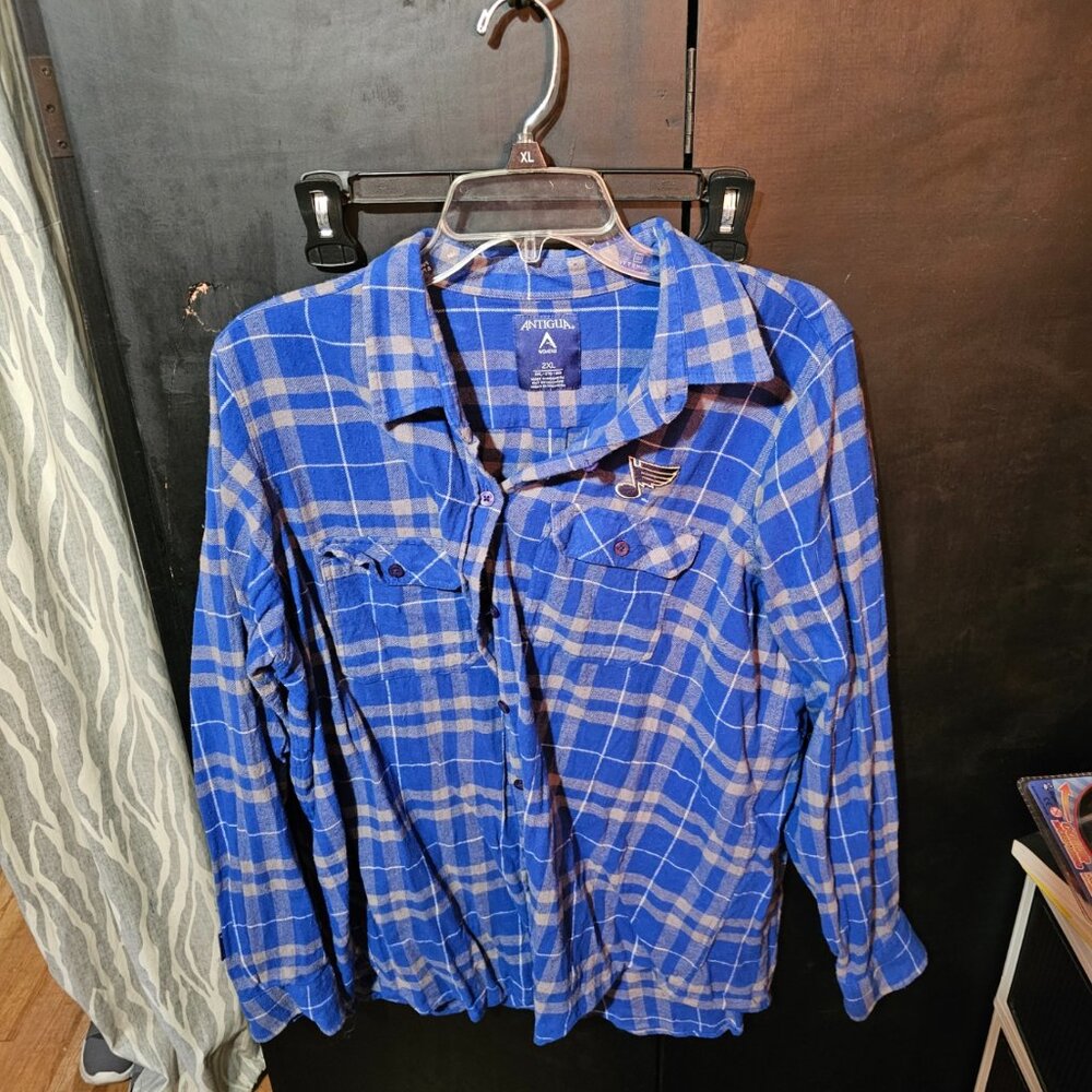 ♥️ EUC Women's Size XXL Antigua St. Louis Blues Plaid Flannel Shirt